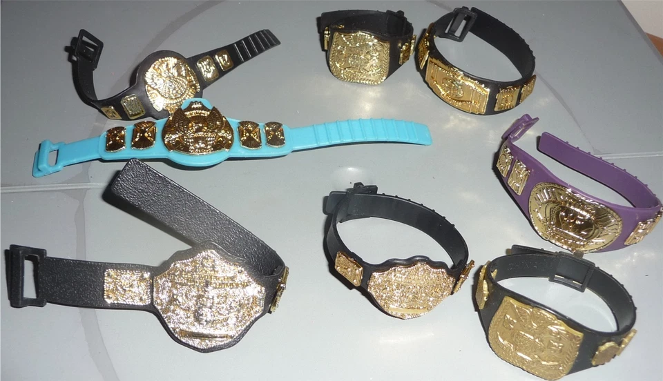 Lote de cinturones de título de campeonato WWE Jakks para figuras de acción de lucha libre sueltas LEER Foto 1 de 4
