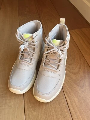 全新无标签 Nike Air Max Goaterra 2.0 Big Kids 全天候靴 4.5Y DC9515-002 — 第 1/4 张图片