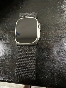 Apple Watch Ultra 49mm - Photo 1 sur 2