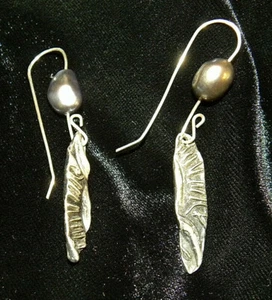 Native American Baroque S Sea Pearl and Wings Earrings - Picture 1 of 3