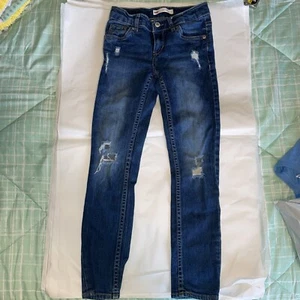 Girls Levi's Mid Rise Stretch Denim Distressed Boyfriend Blue Jeans Size 7 Reg - Picture 1 of 5