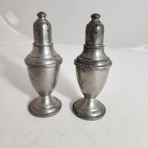 Vintage International Pewter Salt And Pepper Shakers Patina Old Money - Picture 1 of 6