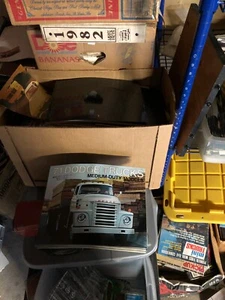 Dodge Trucks 1971 folleto mediano - Imagen 1 de 1