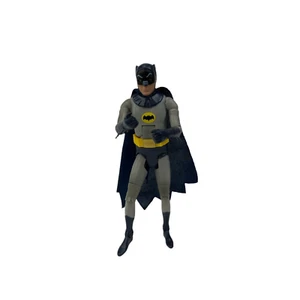 Mattel Batman DC Comics Actionfigur grau schwarz Cape gelber Gürtel Kunststoff 6,5 Zoll - Bild 1 von 8
