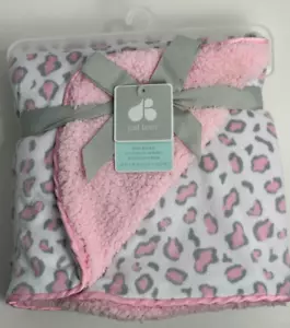 Neu mit Etikett Just Born Babydecke rosa weiß grau Gepard Leopardenmuster Velours Sherpa - Bild 1 von 6