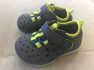 Boys Stride Rite Phibian Sz 4 Blue Rubber Shoes Sandals Water Made To Play