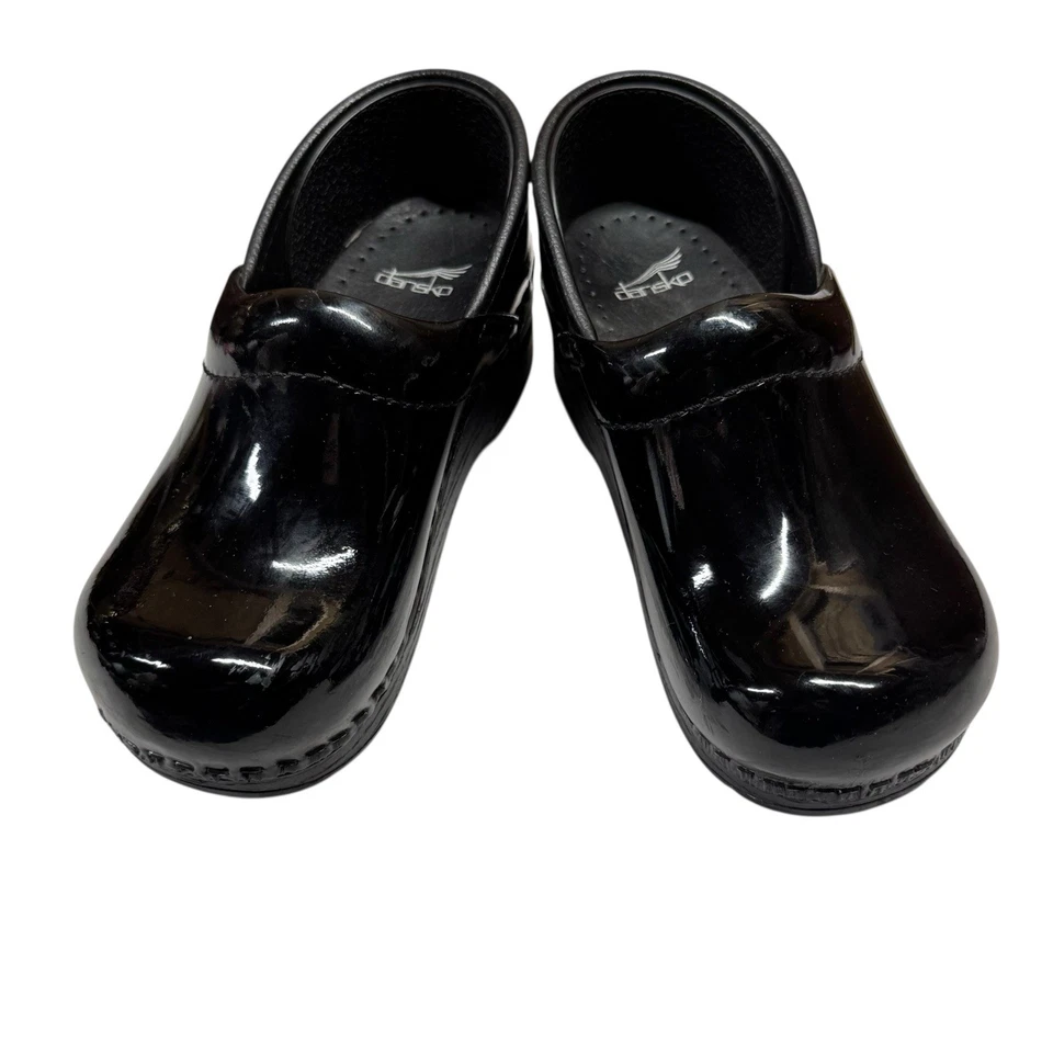 Zapatos sin cordones Dansko para niños zuecos de charol negro talla 29 usados en excelente estado Foto 1 de 4