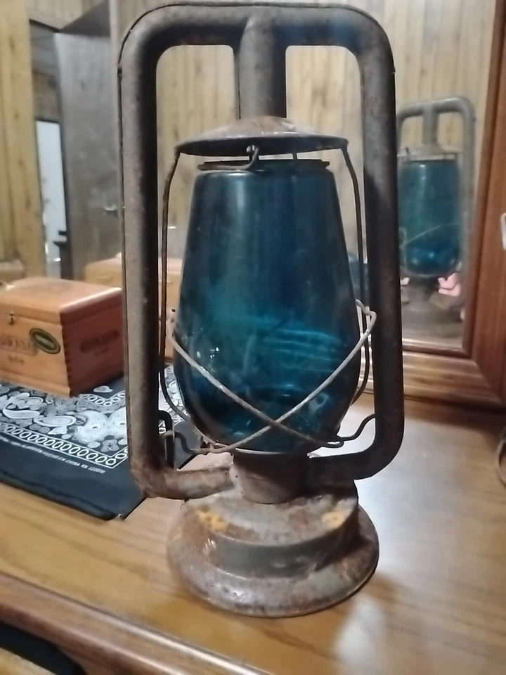 Handlan St. Louis Railroad Vintage Lantern Green Globe - Image 1 of 2