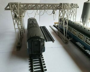 Model Railway Yard Cargo Crane 2-3 Track - Posable 1.76 OO Gauge (Two Types)