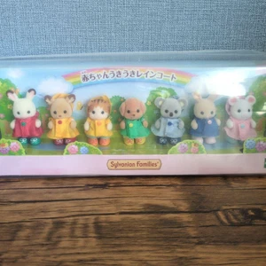Sylvanian Families Baby Happy Regenmantel Set Hase Bär Koala Eichhörnchen etc Figur - Bild 1 von 15