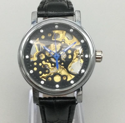 Reloj mecánico automático Winner Skeleton para mujer 33 mm tono plata correa negra Foto 1 de 4