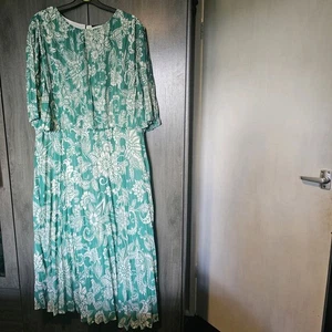 Very Size 16 Green Pleated Chiffon Long Dress - Picture 1 of 3