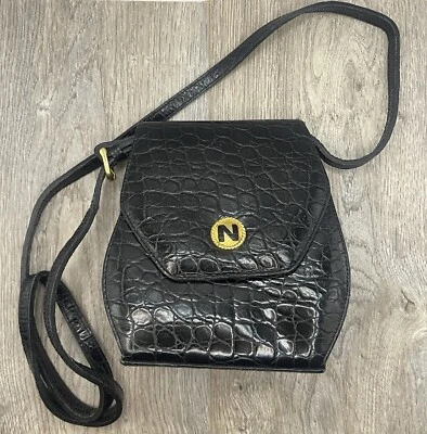 Bandolera vintage Albert Nipon de cuero negro en relieve Foto 1 de 2