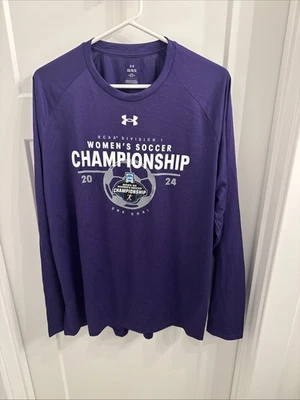 Camisa Under Armour LS Campeonato de Fútbol Femenino División I de la NCAA 2024 Talla L Nueva con Etiquetas Foto 1 de 4