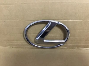 LEXUS IS220d REAR TRUNK TAILGATE LOGO BADGE 90975-02079 - Picture 1 of 3