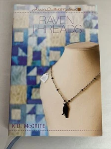 Raven Threads, Annies Quilted Mysteries #2 by K D McCrite (HC/2019) Like New - Imagen 1 de 5