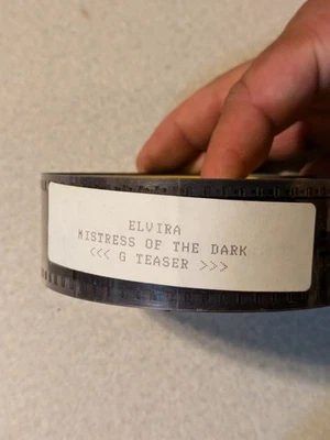 Elvira Mistress of The Dark- 35mm Film Roll - G Teaser Great Condition Rare MINT - Imagem 1 de 4