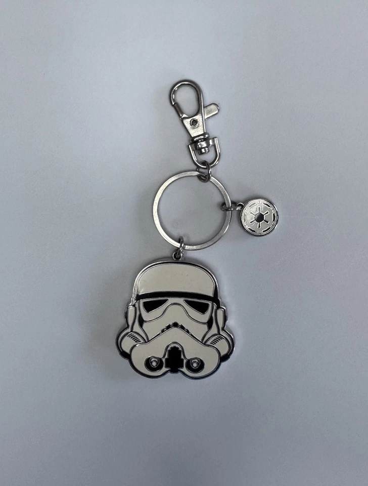 Chaveiro colecionável Star Wars Stormtrooper metal completo com clipe - Imagem 1 de 3