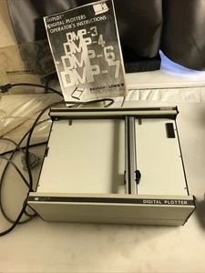 Houston HiPlot DMP-3 Pen Plotter 115 / 230 VAC con connettore 25 pin - senza penne - Foto 1 di 11