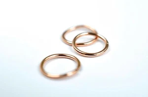 Anello Naso Oro Rosa Titanio Anodizzato Acciaio Inox Cerchio 8mm 16G - Foto 1 di 8