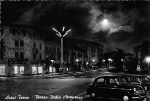 5869) ACQUI TERM (ALESSANDRIA) PIAZZA ITALY, NOCTURNO. AUTOMOBILE. TRAVEL. - Picture 1 of 2