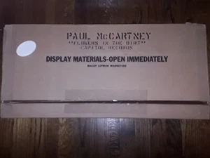 BEATLES PAUL McCARTNEY PROMO PLÁSTICO EXHIBICIÓN DE FLORES EN LA TIERRA CARTELES Y CAJA - Imagen 1 de 7