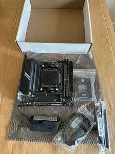 ASRock B650E PG-ITX WIFI Mini ITX Sockel AM5 DDR5 AMD Mainboard - Custom LESEN - Bild 1 von 15