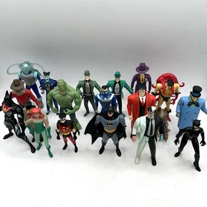 Lote de figuras de acción Kenner Batman de colección mayormente animadas con cinturón de combate Batman - Imagen 1 de 11