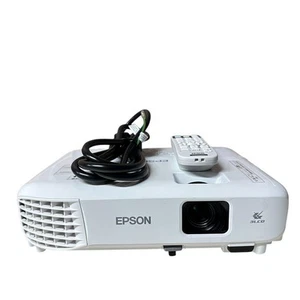 EPSON EB E01 Projektor Hauptgerät 0 Stunden Lampe mit Fernbedienung und Stromkabel - Bild 1 von 7