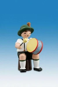 Ganzjahresfiguren Musikant sitzend mit Größe Trommel Höhe 7cm NEU Frühlingsfigur - Bild 1 von 1