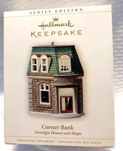 2006 Hallmark Andenken Ornament "Corner Bank Nostalgic Shops" 23. Serie MIB - Bild 1 von 1