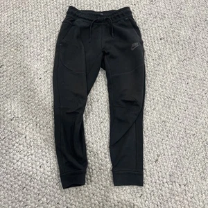 KIDS SIZE SMALL NIKE TECH FLEECE JOGGERS Excellent Condition - Picture 1 of 5