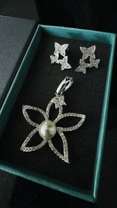 Pierre Lang Schmuck Set SNOW WHITE Anhänger + Ohrringe Perle Schmetterling - Bild 1 von 4