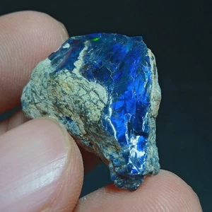 Ópalo negro ahumado etíope de 17,60 quilates áspero - rojo azul verde matriz ópalo de fuego crudo - Imagen 1 de 5