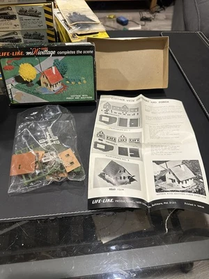 Lifelike Life Like Cottage with porch and shutter Model in box - Image 1 of 4