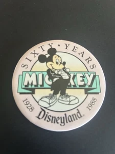Vintage 1928-1988 Mickey Mouse Sixty Year Disneyland 3" rosa Pinback Button  - Bild 1 von 2