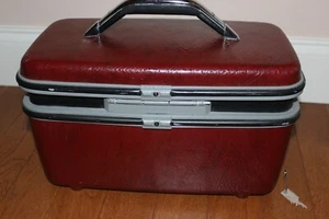 Vintage Samsonite Silhouette Burgundy Train Case with key - Picture 1 of 9