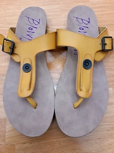 BLOWFISH Malibu Sandals Slides Thongs Mustard Yellow Size 9.5 - Picture 1 of 8