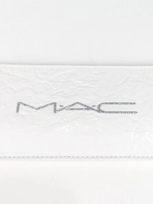 Bolsa de viaje MAC Cosmetics blanca de charol sintético logotipo brillante 10"x 3,5" cremallera Foto 1 de 4