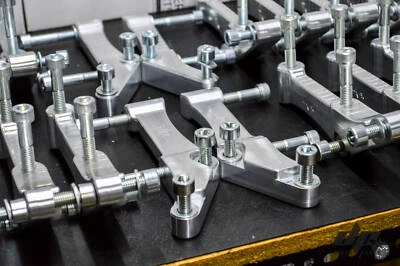 Aggiornamenti Kit Adattatori Pinze Nissin Tokico 108mm Harley Davidson Dyna (... - Immagine 1 di 4