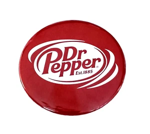Vintage Dr. Pepper Est. 1885 Soda Knopfstift Neu aus altem Lagerbestand Neu 2000er - Bild 1 von 3