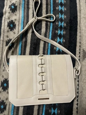 Cartera Rampage blanca de hombro/bross nueva sin etiquetas diseño de moda excelente estado Foto 1 de 4