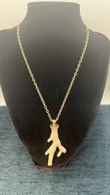 Lilly Pulitzer Sea Coral Resort White/Ivory Enamel & Gold Tone Necklace 32” - Image 1 of 4