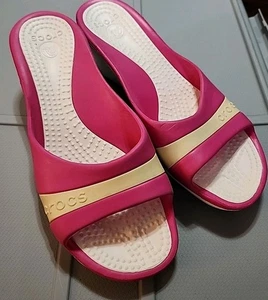Crocs Sassari Damen-Keilsandalen weiß & fuchsia-pink Größe 10 Absatz Plateau - Bild 1 von 3