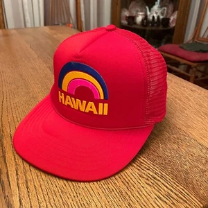 Gorra de camionero vintage de malla con cierre a presión roja arco iris de Hawaii para hombre - Imagen 1 de 11