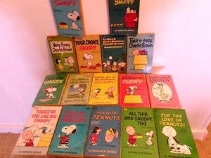 Charlie Brown (Peanuts) paperbacks lot of 20 - Imagen 1 de 9