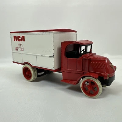 Литой автомобильный банк ERTL - 1926 Mack Bull грузовик для доставки собак RCA - Изображение 1 из 4