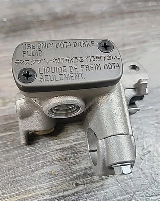 CILINDRO MAESTRO FRENO DELANTERO HONDA CONJUNTO 2010-2025 CRF250R 09-2025 CRF450R OEM NUEVO Foto 1 de 4