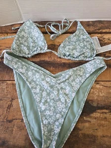 Hollister 2 Piece Green And White Small Floral Print Bikini Size Medium ... - Picture 1 of 7
