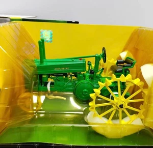 1/16 John Deere MODEL G Tractor Model - Picture 1 of 6